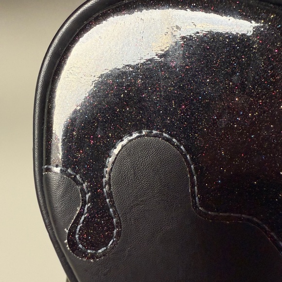 Pumpkin Kult Love Pain and Stitches Heart Bag - Picture 7 of 7